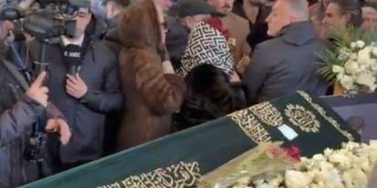 Fatih Ürek Son Yolculuğuna Alkışlar ve Gözyaşlarıyla Uğurlandı