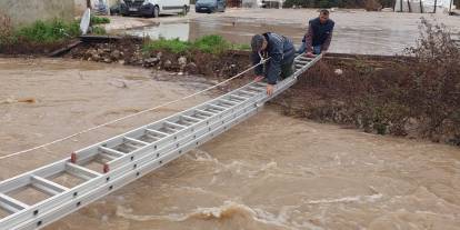 Seydikemer’de Mahsur Kalan Vatandaşlar İtfaiye Ekiplerince Kurtarıldı