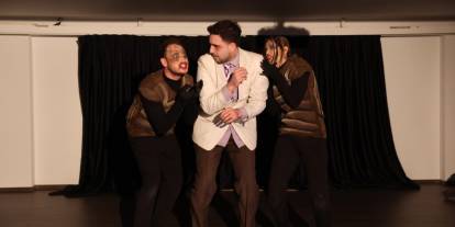 MARMARİS’TE BİR İLK: MARMARİS BELEDİYESİ TİYATROSU PERDE DİYOR