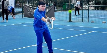 Marmaris’te Kortlar Otizm Farkındalığı İçin Doldu: Teniste Yarı Finaller Belli Oldu