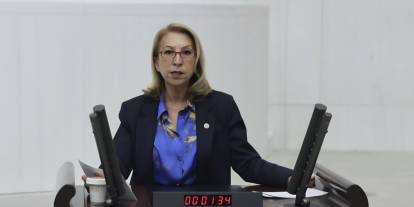 CHP’Lİ SÜREYYA ÖNEŞ DERİCİ: “MESELE, ÜLKEYİ YÖNETEN İKTİDARIN TERCİHİNİ EMEKLİSİNDEN YANA YAPMAMASIDIR”