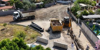 AKTAŞ VE BAĞLIİÇİ’NDE YOLLAR YENİLENİYOR