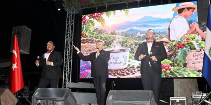 SALVADOR’UN MÜZİĞİ MARMARİS’TE YANKILANDI