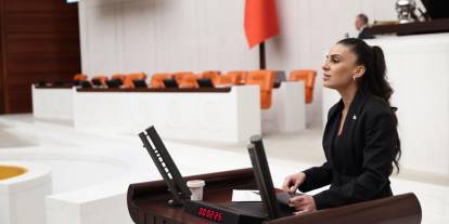YENİ Parti Genel Başkan Yardımcısı Gizem Özcan fon krizi üzerine konuştu: “Paranın izini sürmeden sorumluluğu ortaya çıkaramayız