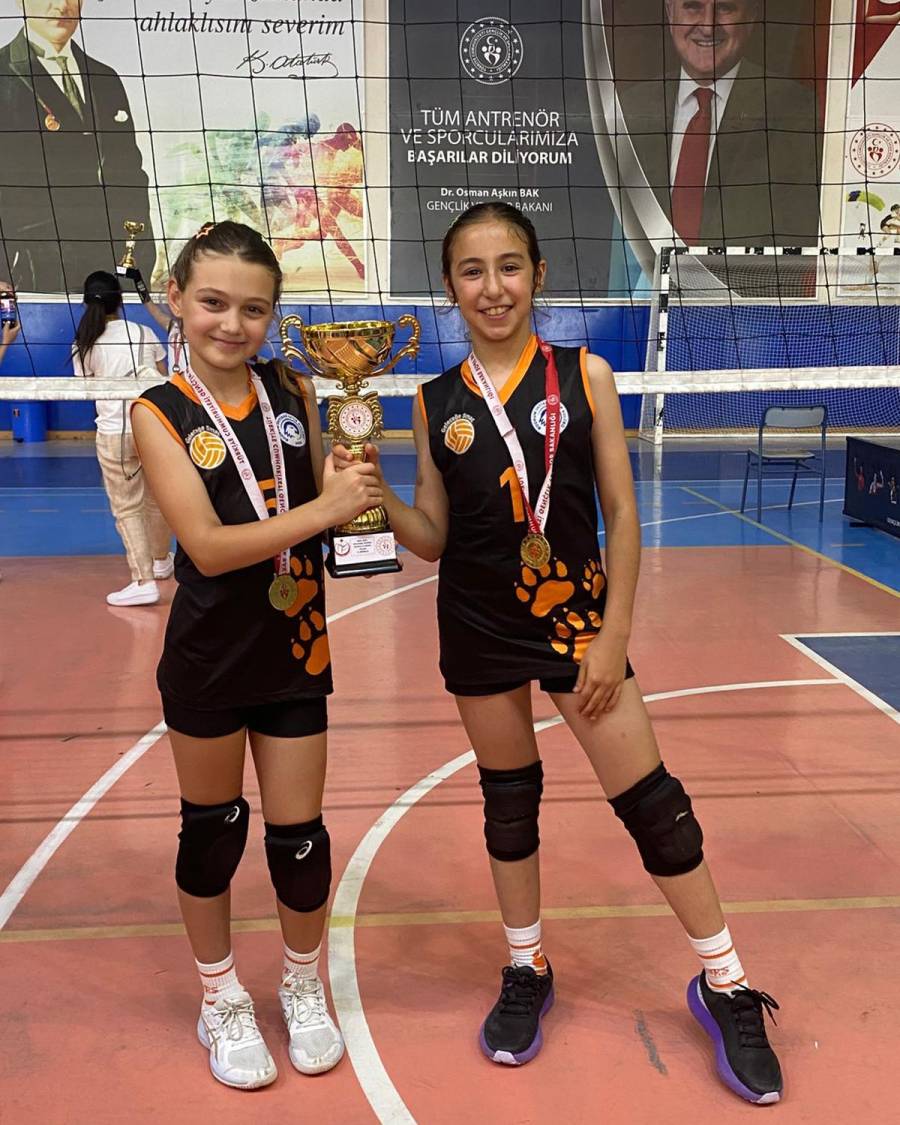 mugla-voleybolunda-bodrum-ihtisas-spor-firtinasi-2.jpeg