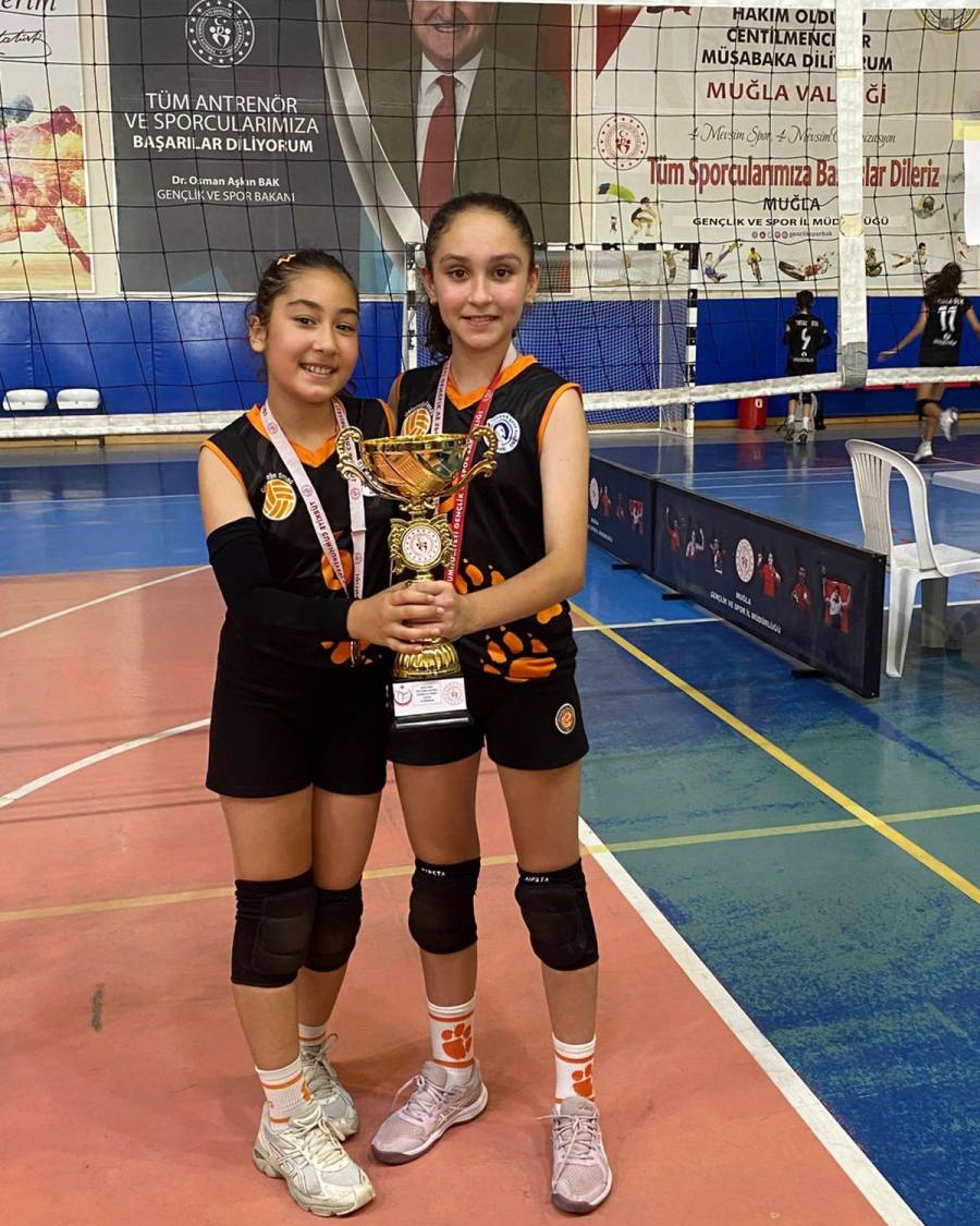 mugla-voleybolunda-bodrum-ihtisas-spor-firtinasi-4.jpeg
