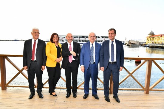 buyuksehir-belediye-baskanlari-izmirde-toplandi-(4).jpg